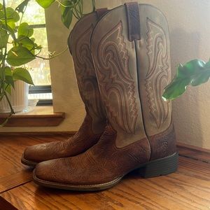 Mens Ariat boots . Worn once!! 13D